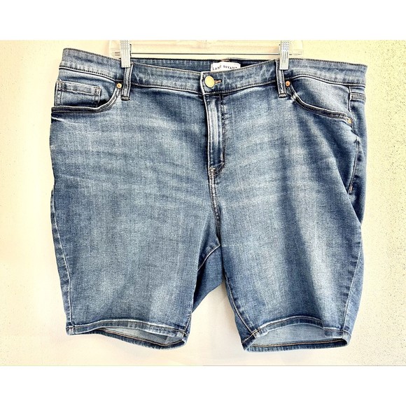 Lane‎ Bryant Flex Magic Waistband Mid Rise Girlfriend Bermuda Shorts, 24 Plus - Picture 1 of 8